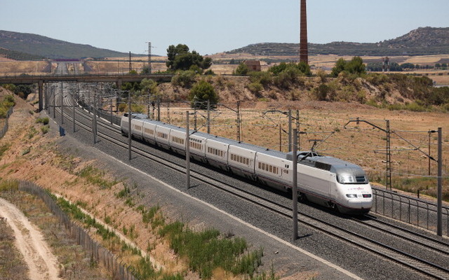 ブラジル高速鉄道計画に入札するとみられるスペインの高速鉄道。入札は少なくとも1年後に延期となった