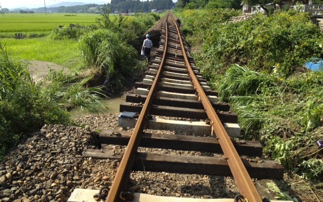 道床が流失した花輪線の扇田～東大館間。9月上旬には復旧する見込み。