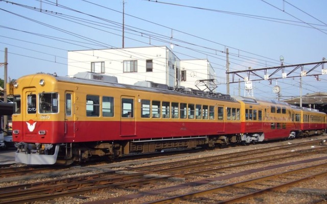 富山地鉄の「ダブルデッカーエキスプレス」。編成こそ短いが京阪特急時代の姿がきれいに再現されている。