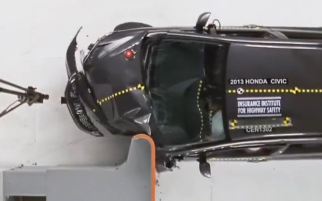 米IIHSが実施した北米向けホンダシビックの新スモールラップ衝突テスト