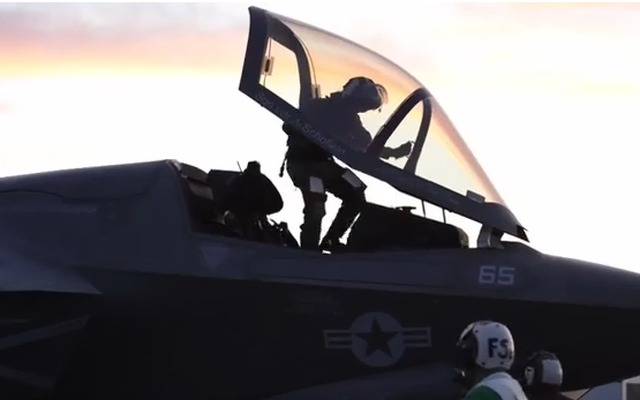 F-35Bの最初の垂直着陸（動画キャプチャ）