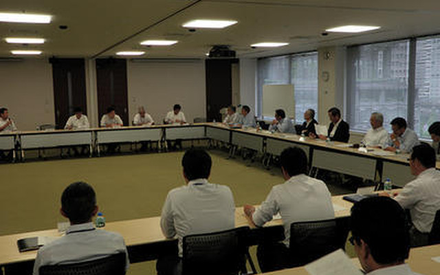 日本郵船、社長など経営陣と現役船長・機関長による懇談会を開催