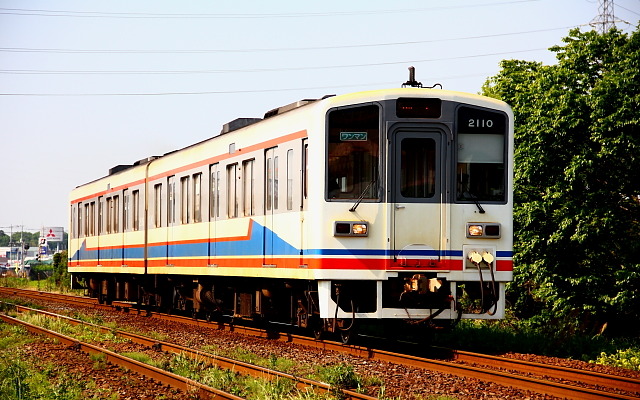 関東鉄道常総線を走る2100形。