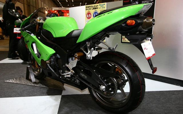【東京モーターサイクルショー05】WGPでも活躍! カワサキ写真蔵