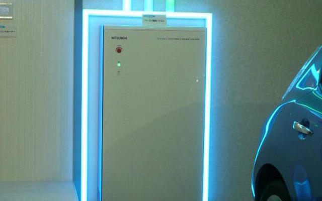 PV・EV連携パワコン（パワーコントローラー）。HEMSコントローラーから充放電の指示を受けたり、電力消費・充放電の情報をHEMSコントローラーへ送る