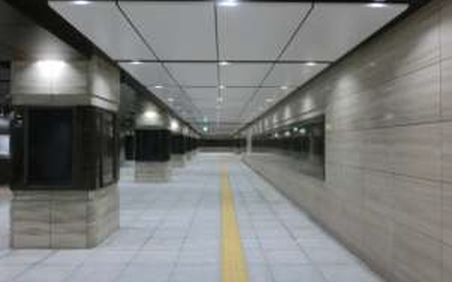 拡幅された大手町駅東西線西改札前の空間。8月30日から使用を開始する。