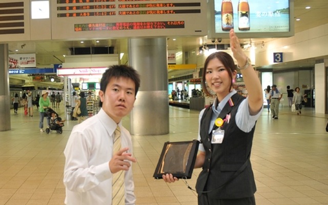 西鉄は9月1日から福岡（天神）駅など3駅にタブレット端末を活用した案内サービスを導入。多岐に渡るようになった駅での問い合わせ内容に対応する。