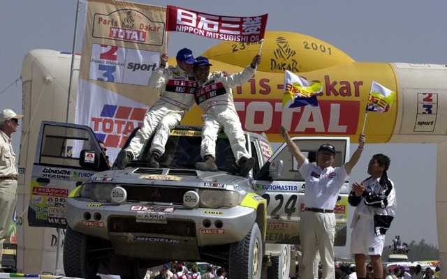 セール中 かっとビークル ダカールラリー2001セット - メルカリ