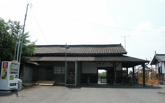 常総線の騰波ノ江駅（2008年7月）。現在は新しい駅舎に建て替えられている。