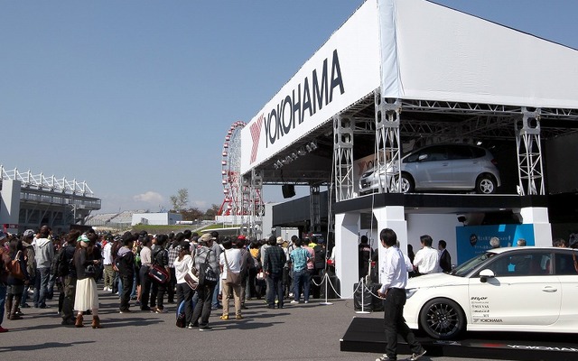 多くの来場者で盛り上がるYOKOHAMAブース（2012年）