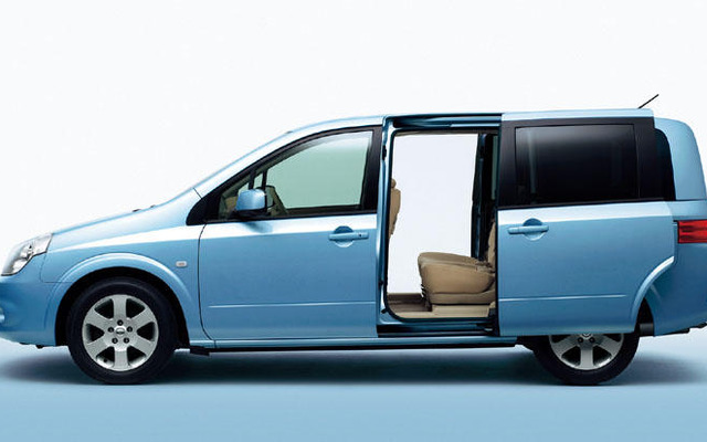 4月新車販売、今年初のプラスに