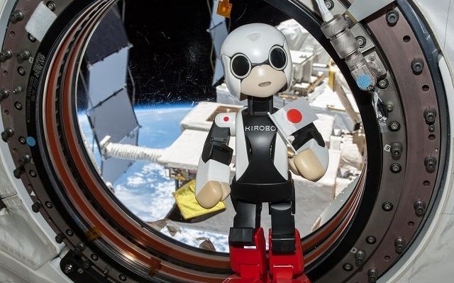 宇宙用ロボット「KIROBO」