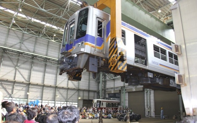 11月2日に開催される「南海電車まつり2013」のイメージ。会場となる千代田工場では工場内を見学できる。