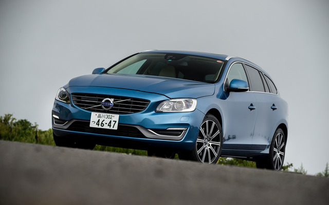 ボルボ V60 T6 AWD
