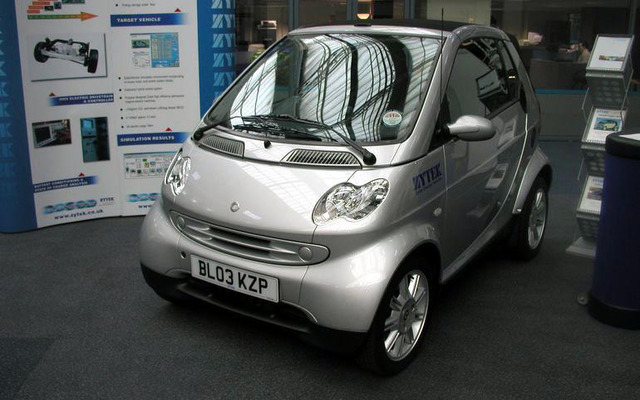 【クリーンエネルギーEXPO】スマート フォーツー が電気自動車に