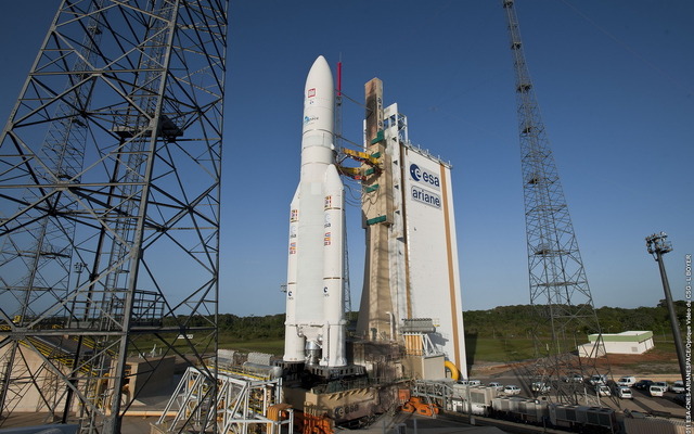 アリアンスペース社、2015年から2016年まで5機の人工衛星打ち上げ契約を発表