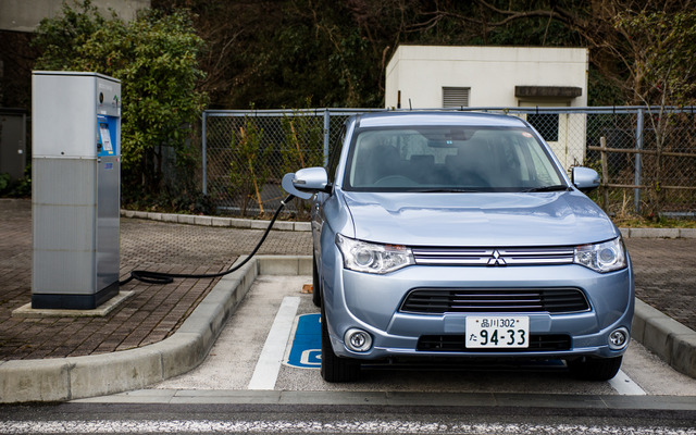 三菱・アウトランダー PHEV