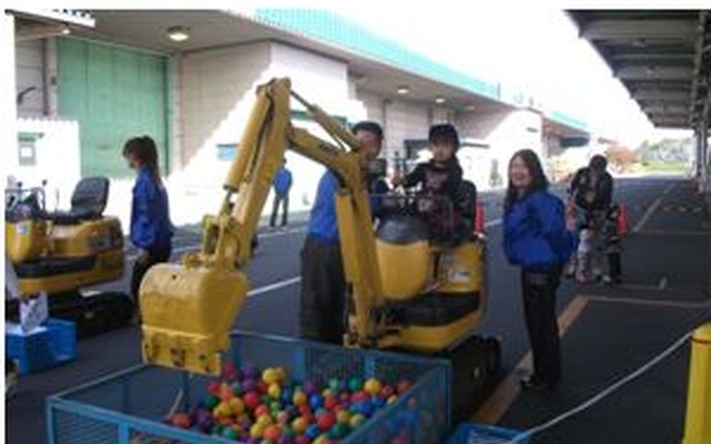 コマツ郡山工場フェア（2012年の様子）
