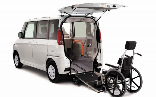 マツダ・フレアワゴンベースのスロープ式車いす移動車