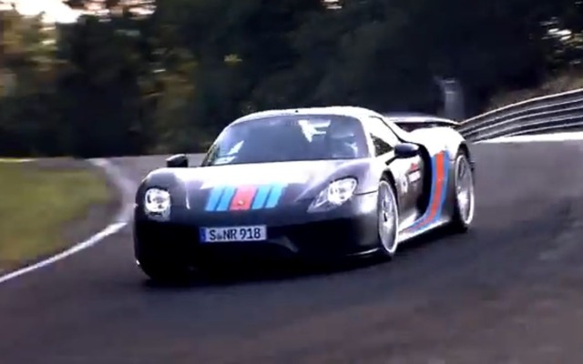 ドイツ・ニュルブルクリンク北コースでタイムアタックを行うポルシェ918スパイダー