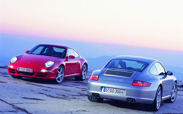 ポルシェの新型4WD---911 カレラ4／カレラ4S