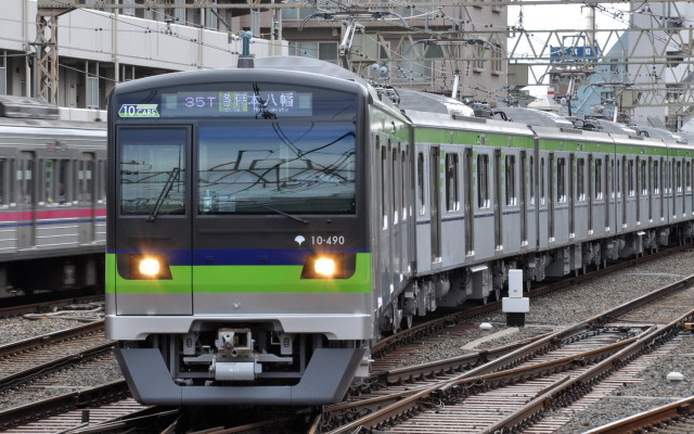 都営新宿線で運転を開始した新型車両、10-300形3次車