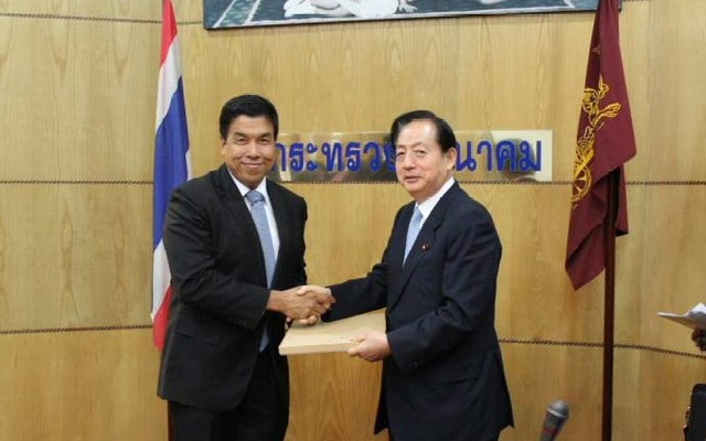 タイのチャチャート運輸相と会談する太田国交相