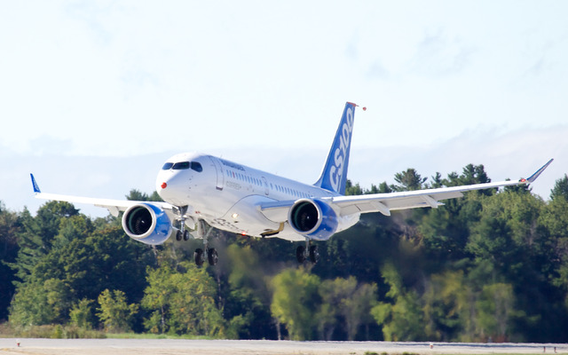 最初の飛行テストを成功させたCシリーズ航空機