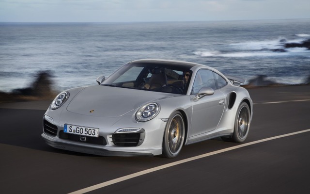 新型 ポルシェ 911 ターボS