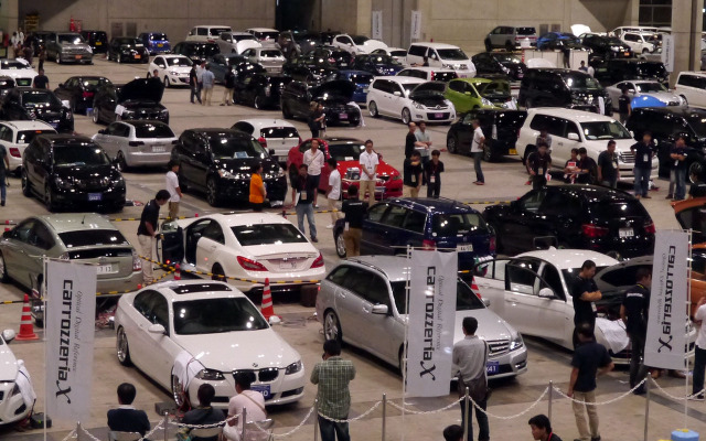 幕張メッセ　７～８ホールを埋め尽くした出展車両