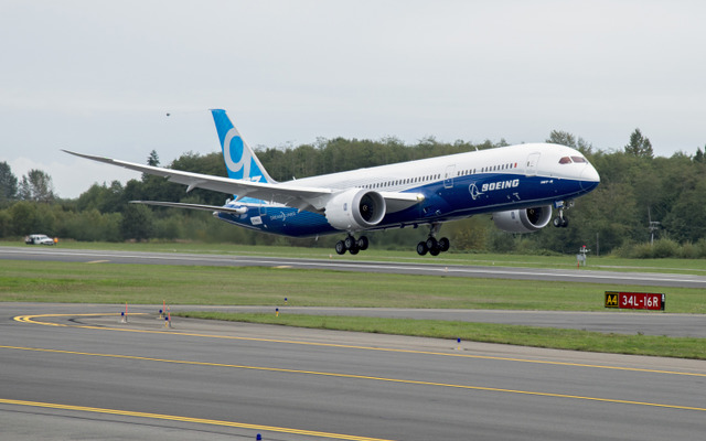 初飛行を行う787-9ドリームライナー