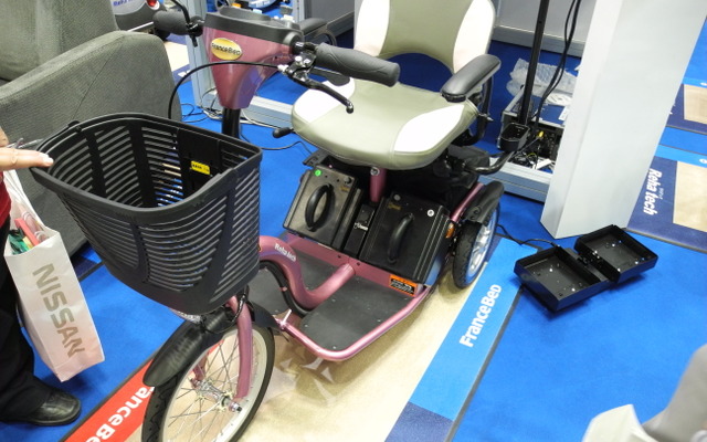 フランスベッドの三輪電動車いす（国際福祉機器展2013）
