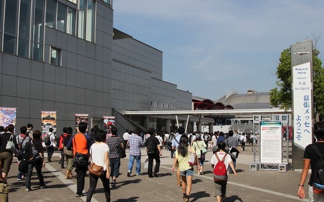 【東京ゲームショウ2013】いよいよ一般公開日スタート、大行列が幕張に出現・・・ビジネスデーの来場者数も発表