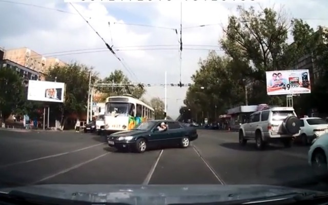 カザフスタンで起きた事故の一部始終映像