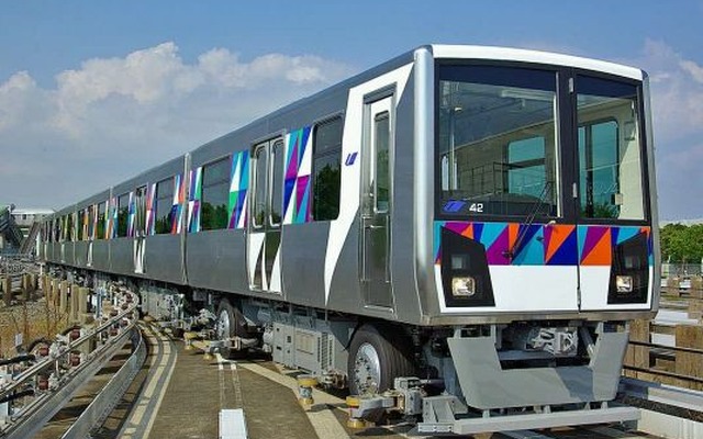 シーサイドラインの2000形。シーサイドラインの運営会社は横浜新都市交通だが、10月1日から社名を「横浜シーサイドライン」に変更する。