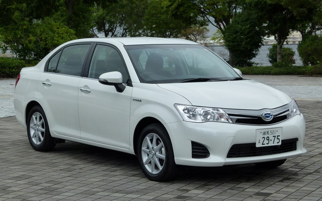 カローラアクシオHYBRID G