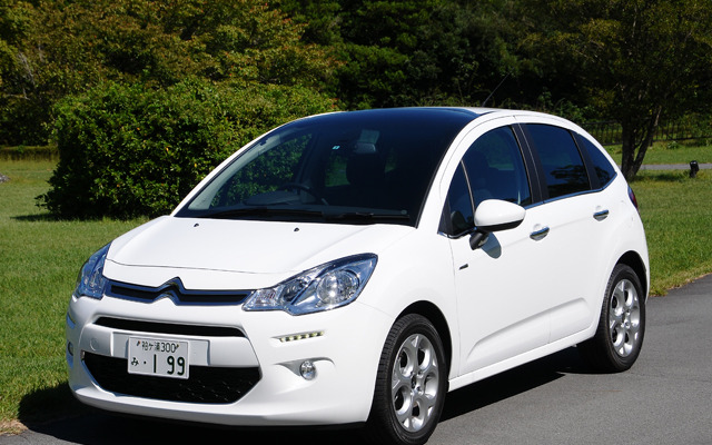 【シトロエン C3エクスクルーシブ 試乗】車内を天国に変えるゼニスフロントウインドウ…諸星陽一