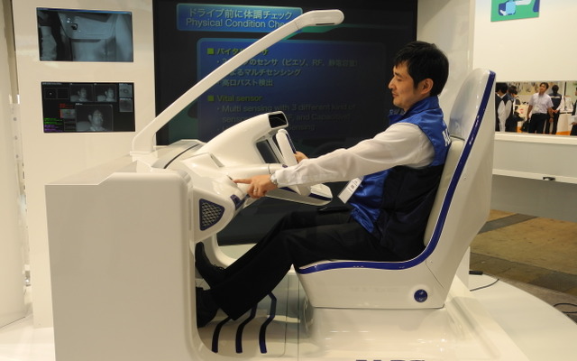 アルプス電気の次世代コックピット（CEATEC13）