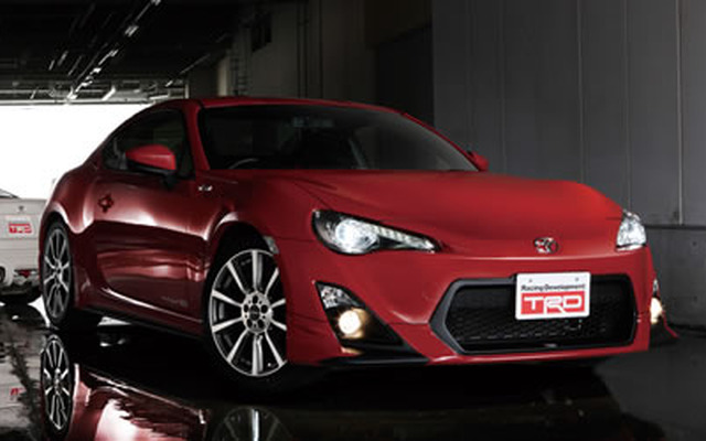 トヨタ86のTRDパーツ。塗装済みレッドも新登場
