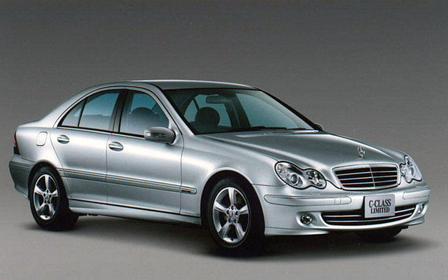 メルセデスベンツ Cクラス にアバンギャルド仕様の限定車