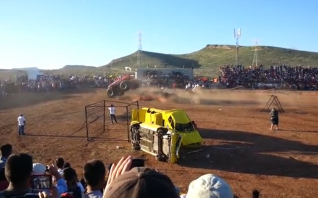 メキシコで起きたモンスタートラックのパフォーマンスでの事故