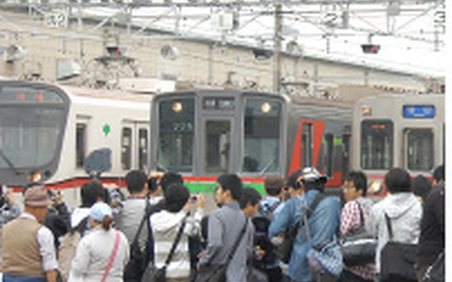 東京都交通局は11月2日に馬込車両検修場で「都営交通フェスタ」を開催。写真は過去の車両撮影会の様子