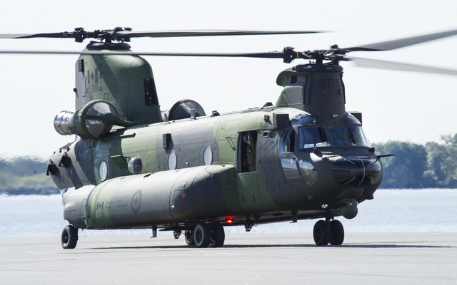 カナダ空軍のCH-147Fチヌーク・ヘリコプター