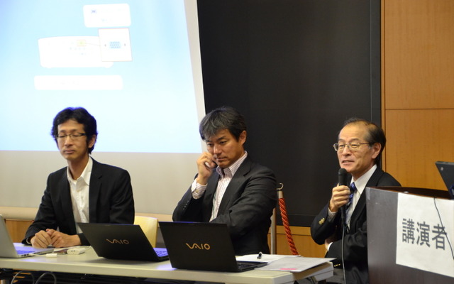 パネルディスカッション登壇者 右からNPO法人有人ロケット研究会 箱田雅彦副理事長、JAXA宇宙科学研究所 阪本成一教授、クラブツーリズム株式会社 浅川恵司宇宙旅行部長