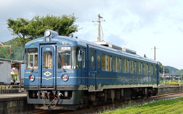 北近畿タンゴ鉄道の観光車両「あおまつ」。11月からは1両単独で『丹後あおまつ号』で運用される。