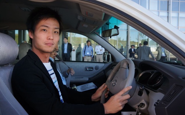 九州大学伊都キャンパスでの燃料電池車試乗会（スマートモビリティアジア13）
