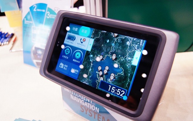 Androidベースのナビ部分とオーディオ部分は分割している。2DINオーディオにタブレットをくっつけた感じ。