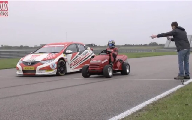 ホンダシビックのBTCCレーシングカーと芝刈り機のMean Mower