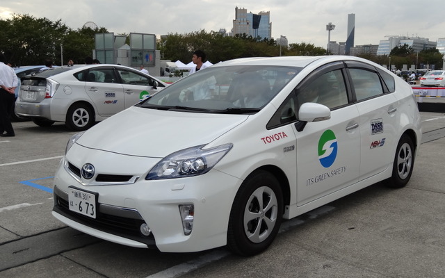 次世代DSSSのデモカー「トヨタ・プリウスPHV」
