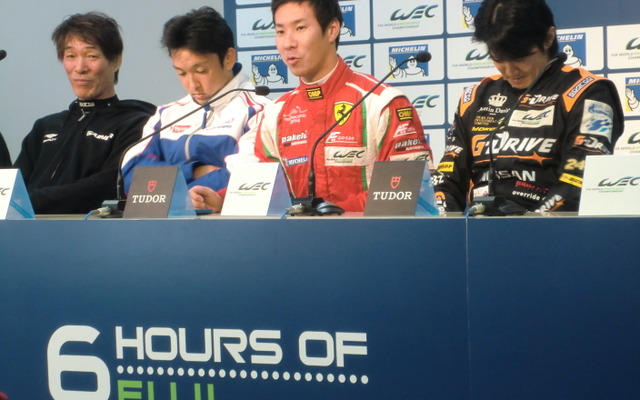 小林可夢偉（右から2人目）はマシントラブルで予選不出走、決勝最後尾スタートに（写真は前日＝金曜の日本人ドライバー集合会見）。